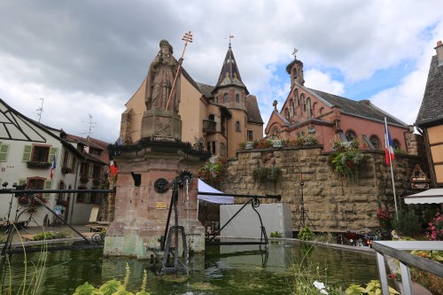 Франция, Эльзас, Eguisheim. Леон IX, его дом и церковь.