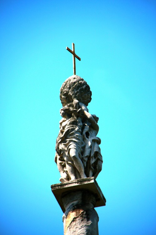 Колонна Ле-Перрон (Le Perron) - символ независимости города