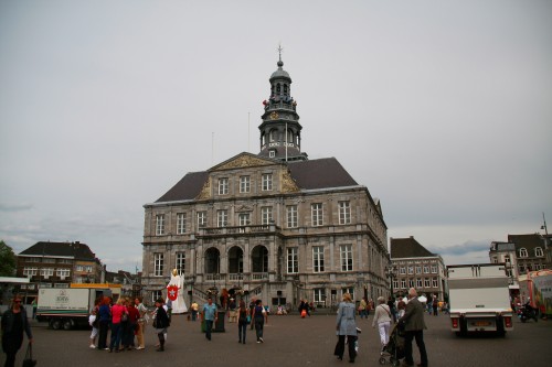 Ратуша Маастрихта
Маастрихтская ратуша была построена между 1659 и 1664 годами и является одним из самых впечатляющих архитектурных произведений архитектора Питера Поста.