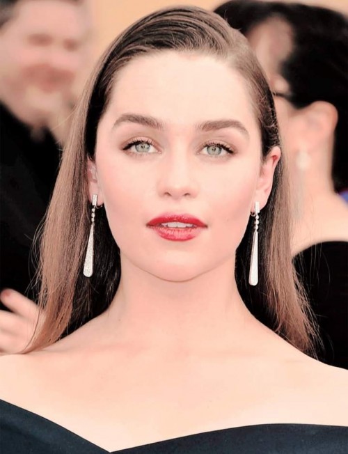 Emilia-Clarke-1925.jpg