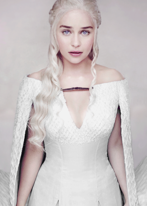 Emilia-Clarke-4.png