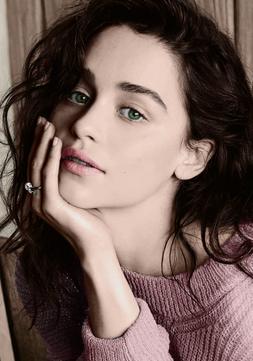 Emilia-Clarke-7.png