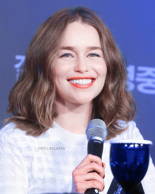 Emilia-Clarke-10860.jpg