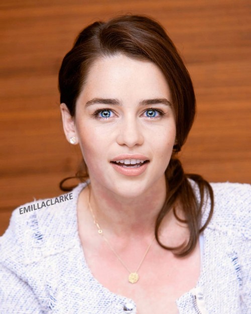 Emilia-Clarke-11019.jpg
