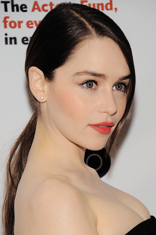 Emilia-Clarke-11154.png