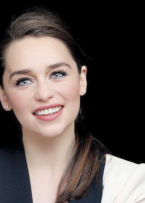 Emilia-Clarke-11212.jpg