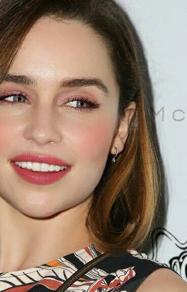 Emilia-Clarke-11230.jpg