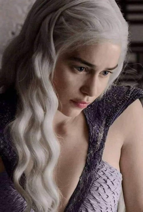 Emilia-Clarke-11366.jpg