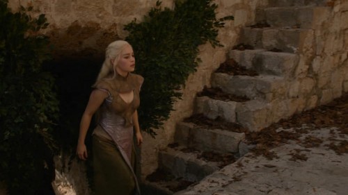 Emilia-Clarke-11381.jpg