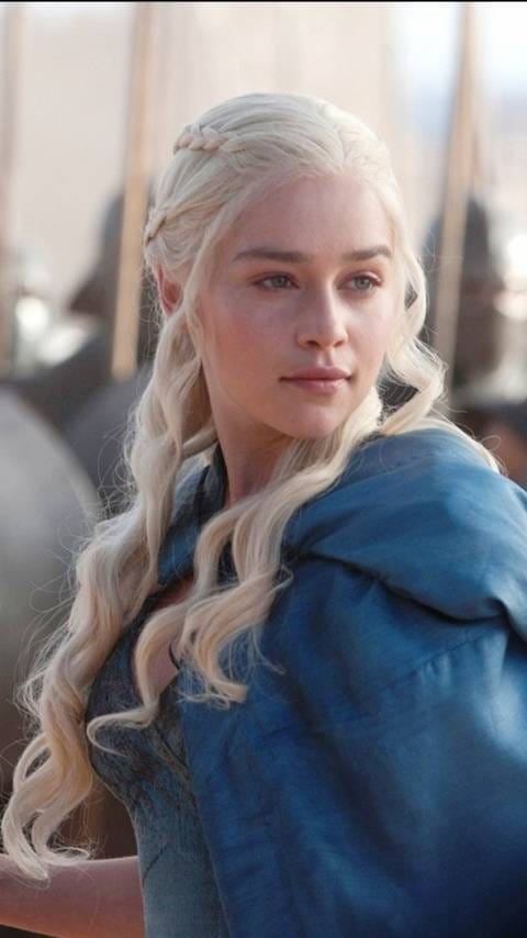 Emilia-Clarke-11385.jpg