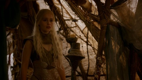 Emilia-Clarke-11392.jpg