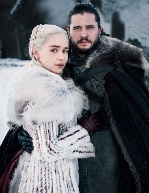 Emilia-Clarke-12215.jpg