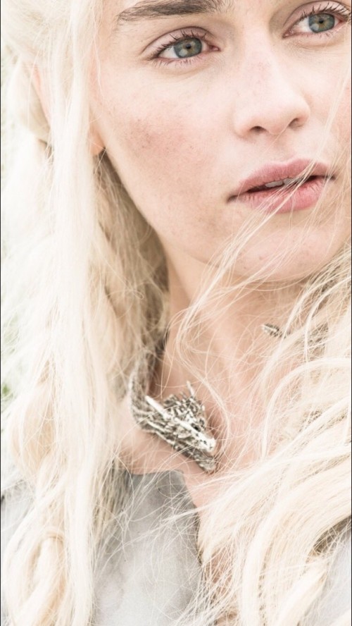 Emilia-Clarke-12218.jpg