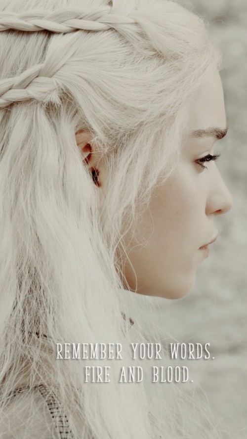 Emilia-Clarke-12220.jpg