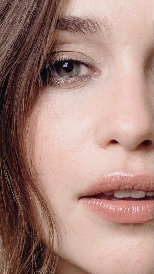 Emilia-Clarke-12242.jpg
