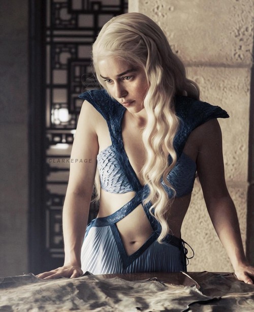 Emilia-Clarke-12748.jpg