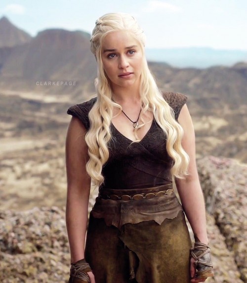 Emilia-Clarke-12758.jpg
