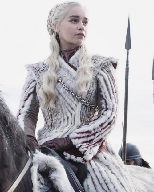 Emilia-Clarke-21159.jpg
