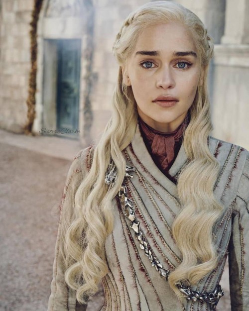 Emilia-Clarke-21164.jpg