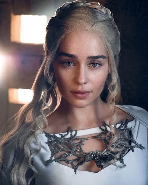 Emilia-Clarke-21270.jpg