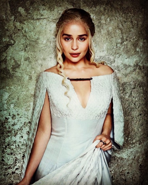 Emilia-Clarke-21305.jpg