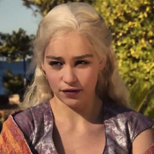 Emilia-Clarke-21684.jpg