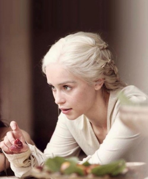 Emilia-Clarke-21700.jpg