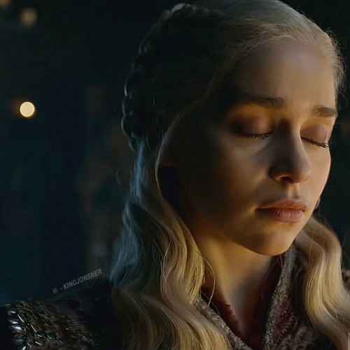 Emilia-Clarke-21706.jpg