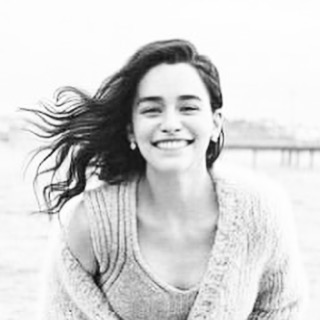 Emilia-Clarke-21800.jpg