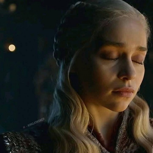Emilia-Clarke-22042.jpg