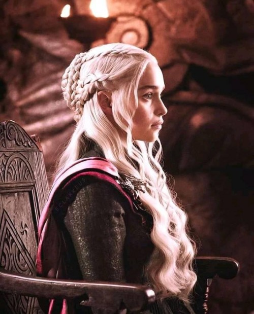 Emilia-Clarke-22055.jpg