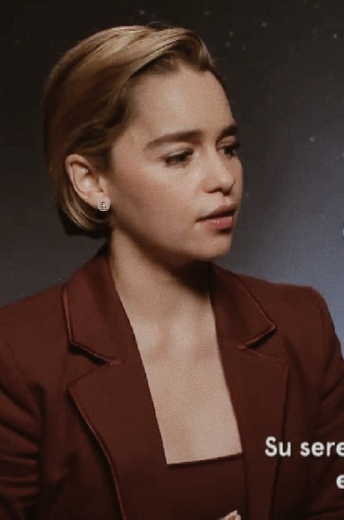 Emilia-Clarke-22063.jpg