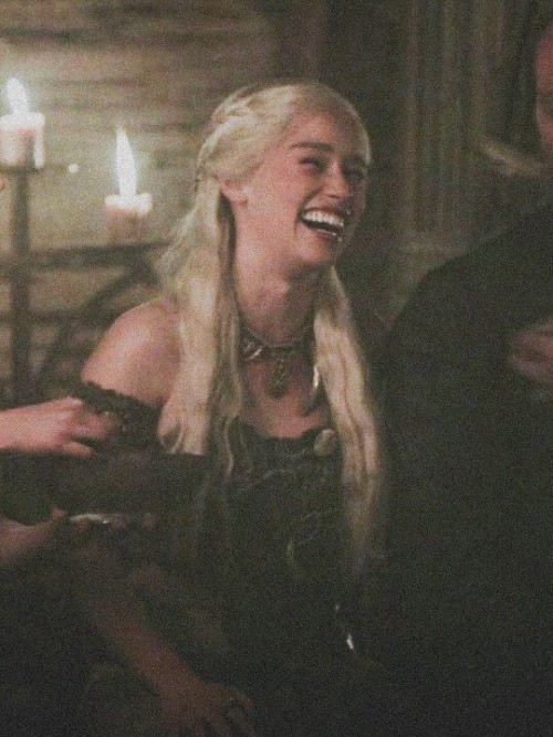 Emilia-Clarke-22068.jpg