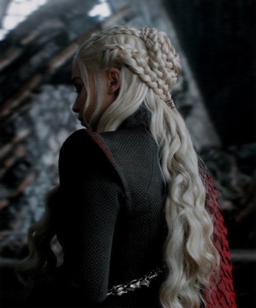 Emilia-Clarke-22077.jpg