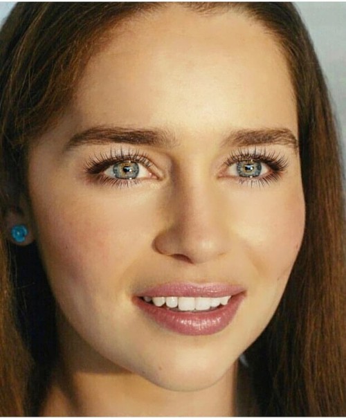 Emilia-Clarke-22107.jpg