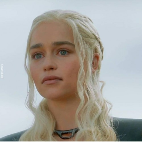 Emilia-Clarke-22110.jpg