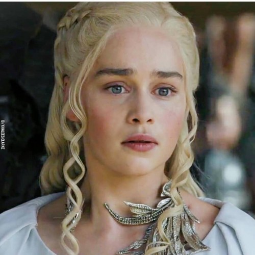 Emilia-Clarke-22111.jpg
