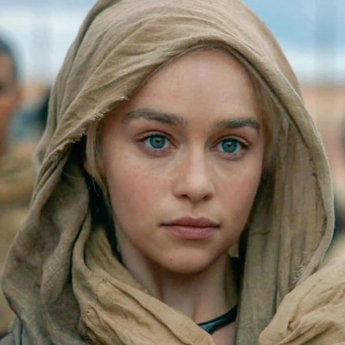 Emilia-Clarke-22113.jpg