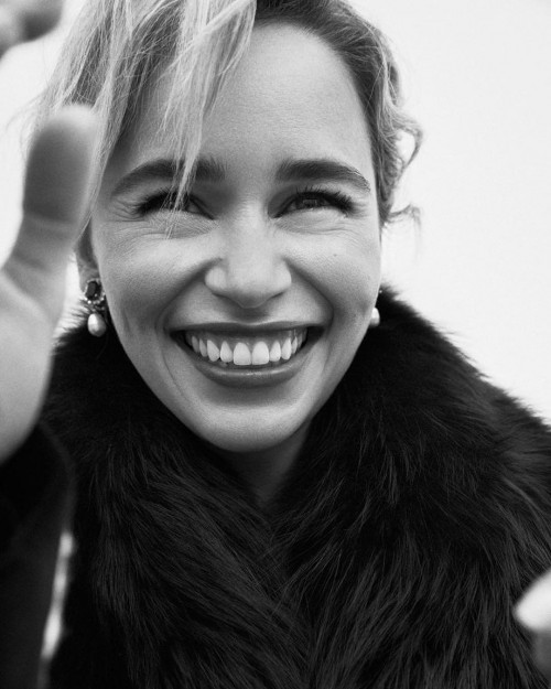 Emilia-Clarke-22230.jpg