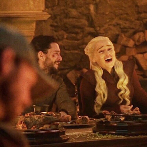 Emilia-Clarke-30030.jpg