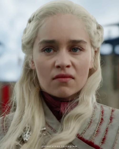 Emilia-Clarke-30085.jpg
