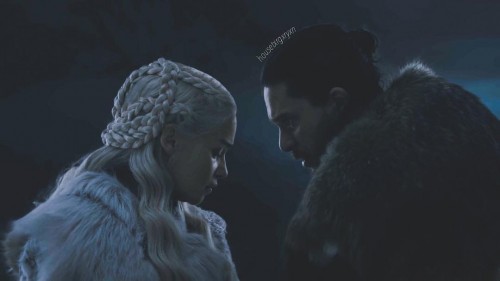Emilia-Clarke-30087.jpg