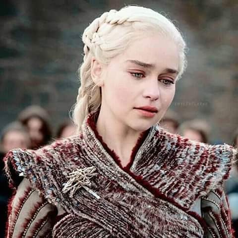 Emilia-Clarke-30088.jpg