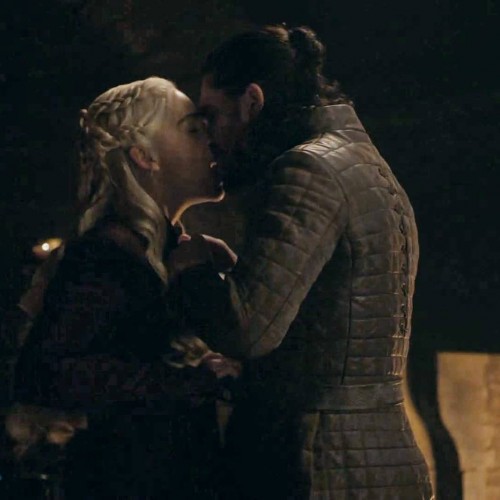 Emilia-Clarke-30113.jpg