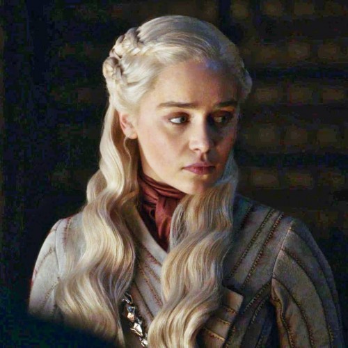 Emilia-Clarke-30151.jpg