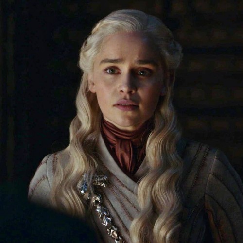 Emilia-Clarke-30153.jpg