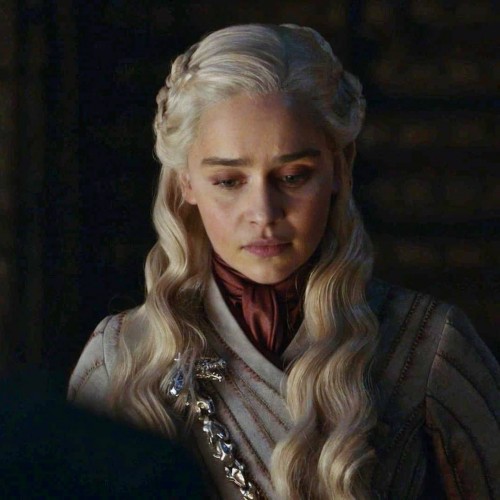 Emilia-Clarke-30154.jpg