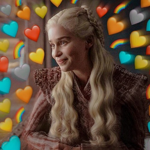 Emilia-Clarke-30215.jpg