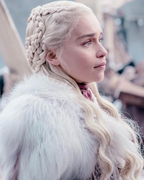 Emilia-Clarke-30244.jpg