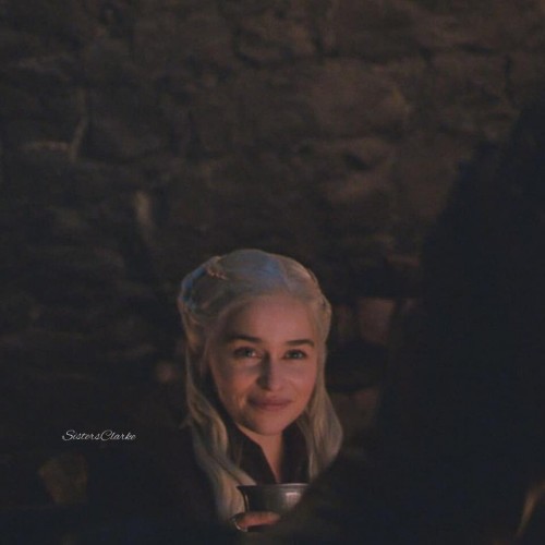 Emilia-Clarke-30254.jpg